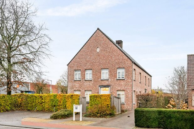 Villa met praktijk te Hoogstraten 