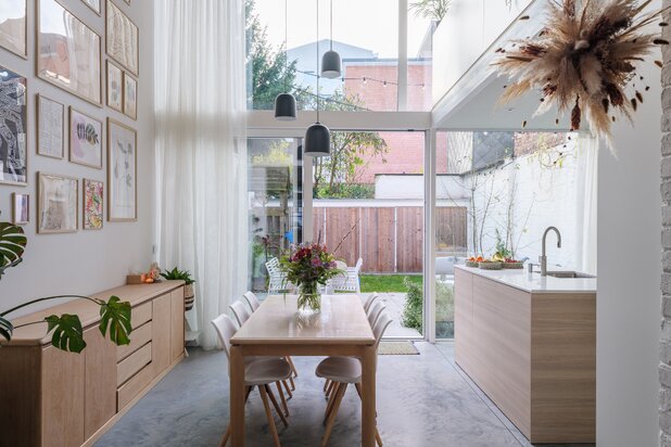 Prachtig gerenoveerde (Volt Architecten) interbellumwoning met vier slaapkamers, twee badkamers en zonnige stadstuin nabij de Bijloke.