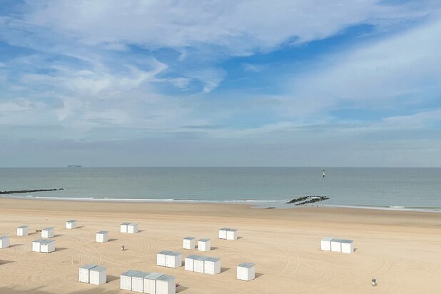 Appartement met frontaal zeezicht op de Zeedijk in het Zoute
