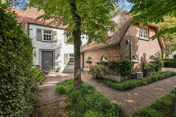 Tijdloze villa met 5 slks, 2 bdks en buitenzwembad