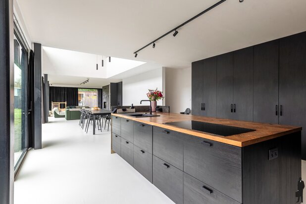 Exclusieve halfopen bebouwing met uitzonderlijke woonoppervlakte