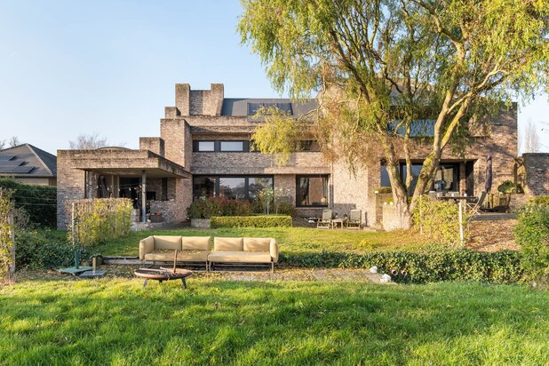 Unieke architecturale villa geïnspireerd door Frank Lloyd Wright