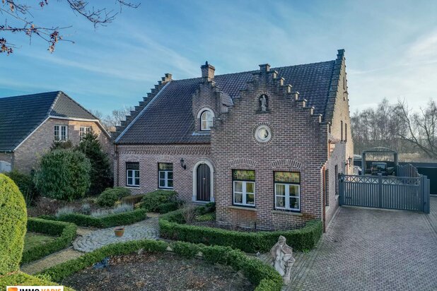 Gunstig gelegen, charmante en uitstekend onderhouden villa