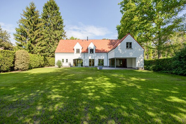 VOLLEDIG GERENOVEERDE VILLA OP DE GRENS MET SCHILDE