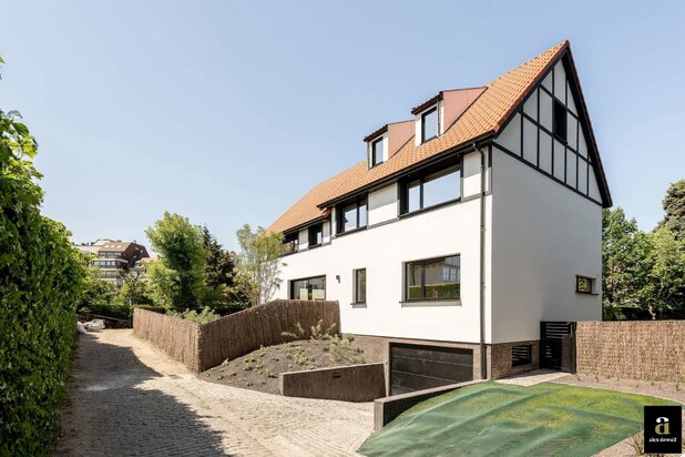 Volledig gerenoveerde villa ideaal gelegen in een rustig paadje in het Zoute.