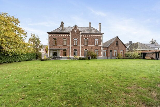 UNIEK LANDHUIS met extra kantoorruimtes/praktijk en 6 SLK!