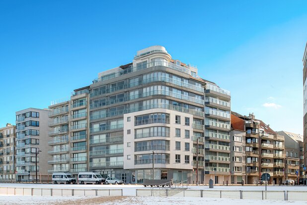 Corner apartment on the seafront with open sea views