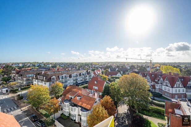 Nieuwbouwappartement gelegen in hartje het Zoute met een prachtig open zicht op de villa's.