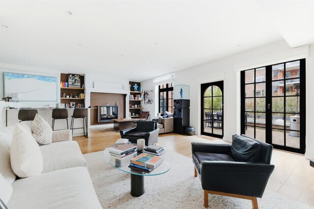 LOUISE: charming renovated rear house