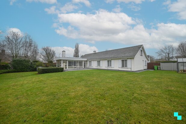 Verrassend ruime woning op hoekperceel te Izegem, Bosmolens