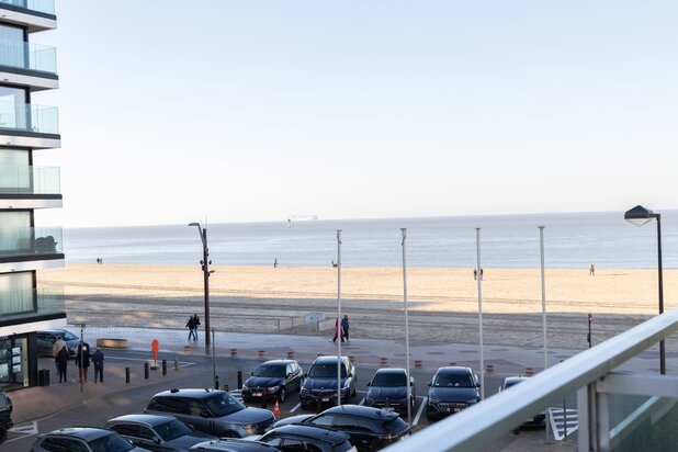 Gerenoveerd luxe appartement aan de zeedijk te Knokke-Heist