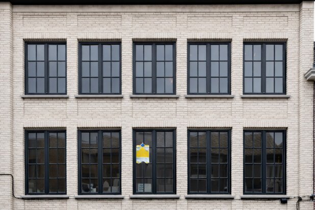 exclusief gerenoveerde herenwoning met garage, zonnige stadstuin en terrassen in het historische hart van Brugge
