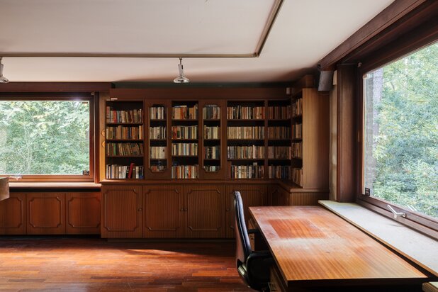 Bijzonder ruime villa (BJ 1977) op een perceel van 2.008 m² in het pittoreske Deurle.