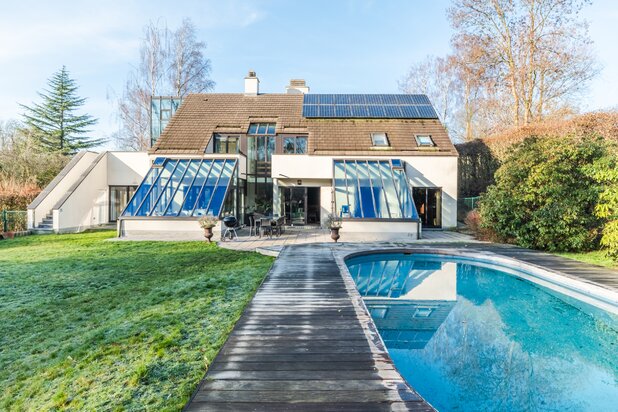 Ruime villa met zwembad en apart appartement