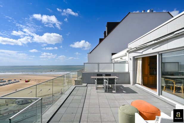 Penthouse exceptionnel avec vue frontale sur la mer, situé du côté ensoleillé de la place Rubens.