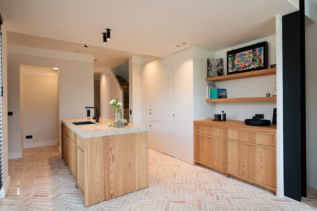 Architecturale woning in de dorpskern