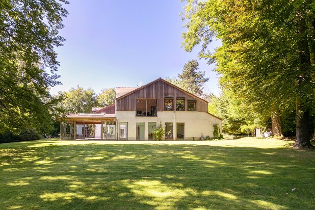 Rhode-Saint-Genèse – Hedendaagse villa met binnenzwembad