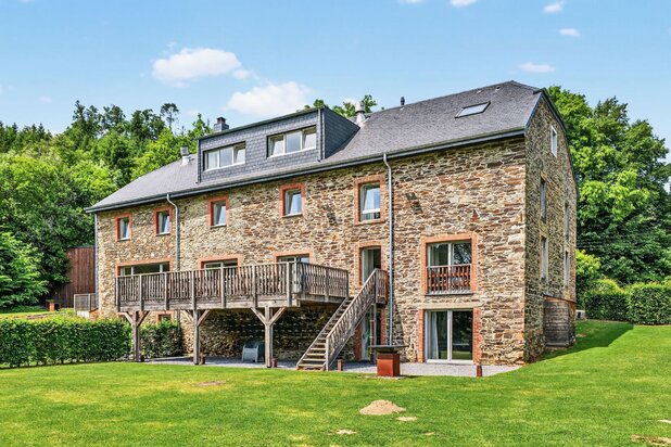 Superbe gîte situé au bord de la Lesse