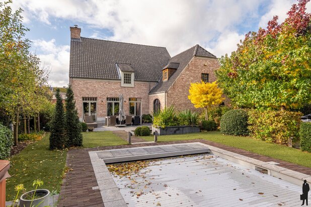 Luxevilla met zwembad, poolhouse, werkhuis en privé bos