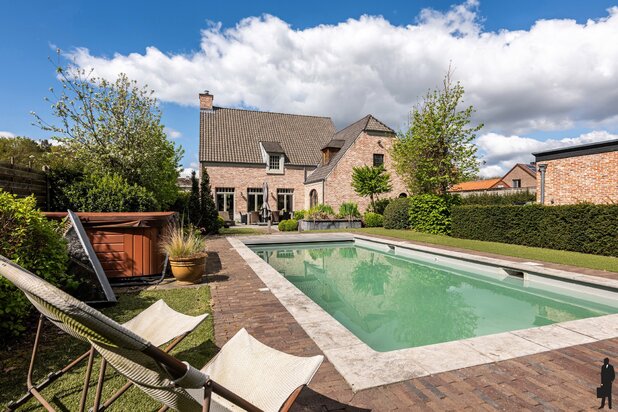 Unieke villa met studio en zwembad op maar liefst 4.270 m²
