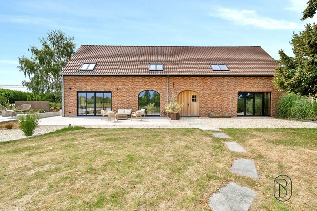 Recente charmante woning op 3815m2,  prachtig zicht! 