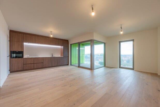 HOOST is een iconische toren met een expressief gevelontwerp op enkele honderden meters van de zee