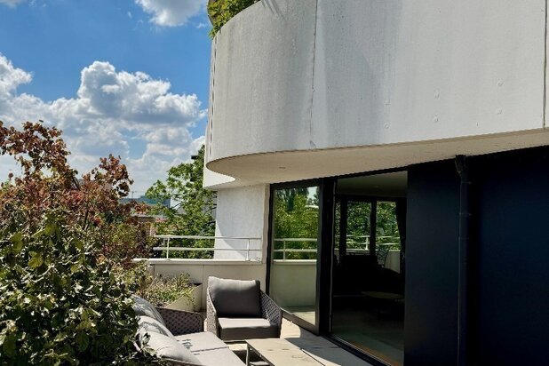 Uniek en klassevol appartement met panoramisch terraszicht
