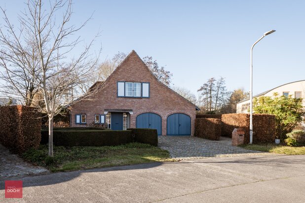 Zeer rustig en residentieel gelegen verzorgde villa