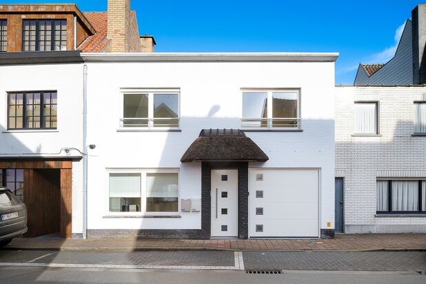 Charmante woning te koop centraal gelegen in Oud-Knokke vlakbij het centrum.
