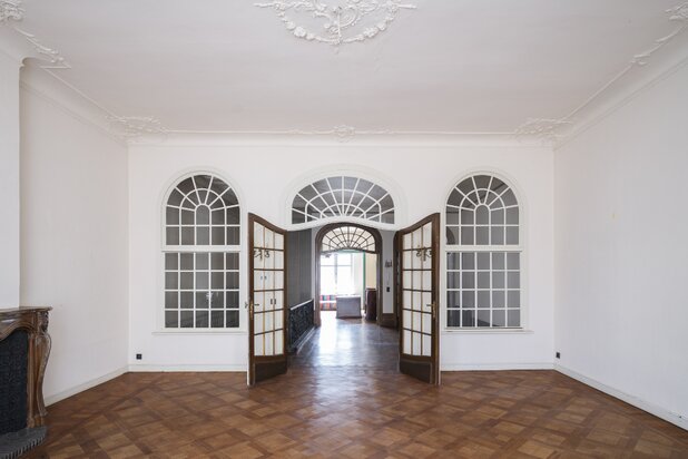 Unieke herenwoning met tuin en garage in neorococostijl nabij Gent-Sint-Pieters