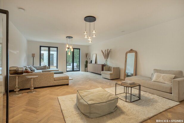 Nieuwbouw eengezinswoning van 235 m² met tuin