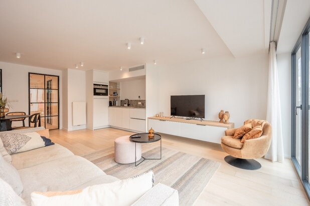 Lumineux appartement rénové avec vue mer latérale