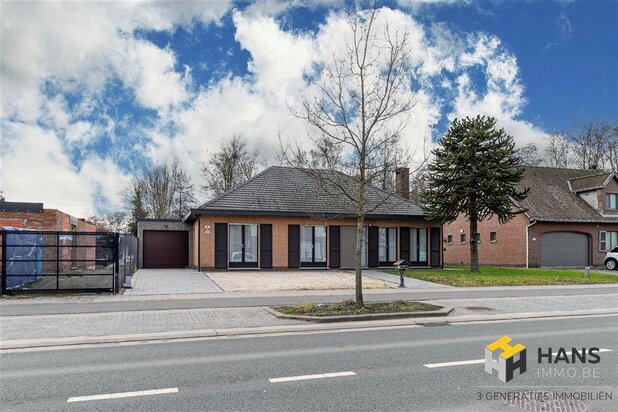 Instapklare laagbouwvilla (178 m²) met 4 slaapkamers, garage en tuin (335 m²) in Edegem.