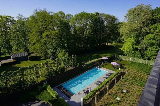 Exclusive Living: Luxury Penthouse with Pool Access & 3 Bedrooms!