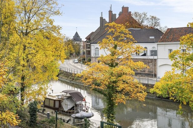 Appartement de luxe avec vue frontale sur la Lys et les bateaux de passage