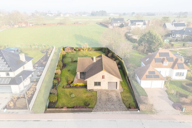 Maison 4 façades avec grand jardin à Beigem