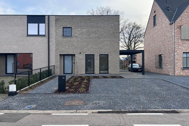 Nieuwbouwwoning met 3 slpks met carport en tuin in Zonhoven.