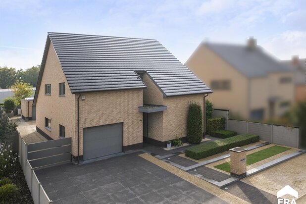 Luxueus afgewerkte woning met apart bureel te Zonhoven