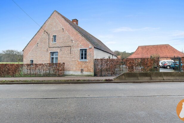 GROBBENDONK - Hoeve met prachtige Kempische schuur en weide