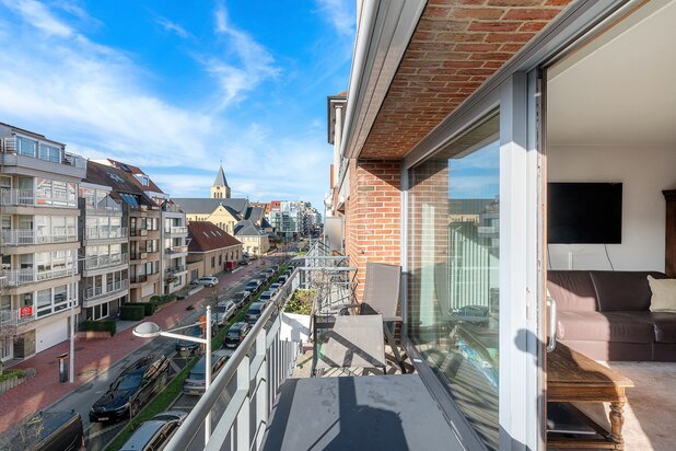 Lichtrijk appartement op enkele stappen van de Dumortierlaan.
