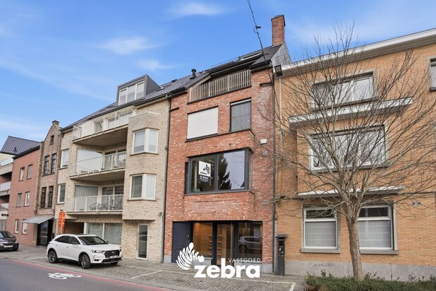 Eigentijdse stadswoning met lift, terras en topafwerking in het centrum van Roeselare!