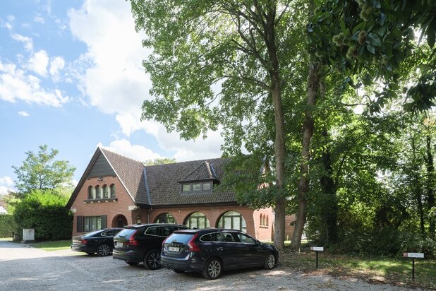 Vrijstaande villa (te renoveren) op slechts 50 meter van de Leie