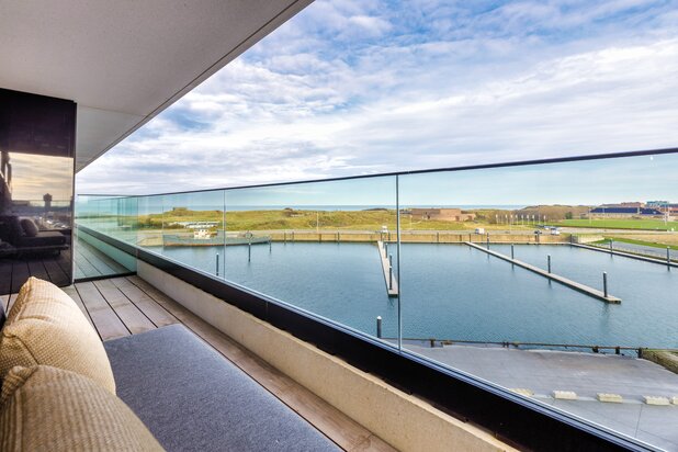 Luxueus afgewerkt appartement met frontaal zeezicht op Oosteroever