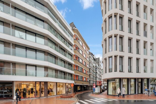 Zeer mooi en luxueus afgewerkt 3 slaapkamer appartement aan het driehoekplein nabij de Zeedijk