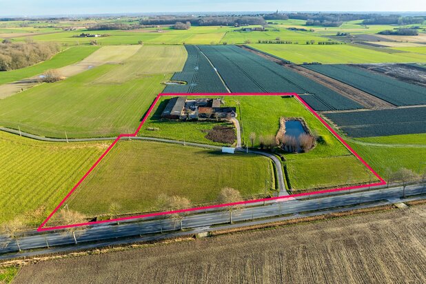 Authentic farmhouse to renovate with unique potential on almost 3 hectares in Voormezele 