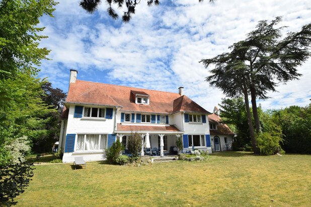 Unieke villa met karakter en potentieel op toplocatie in het hart van het Zoute.