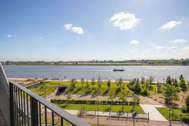 Unieke nieuwbouwwoning aan de kaaien