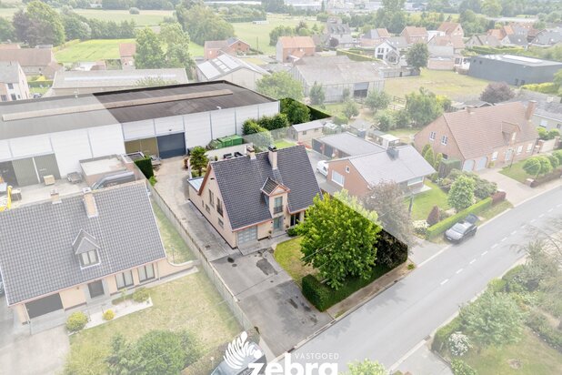 Instapklare woning met ruime loods van ± 600 m² te Oostrozebeke!