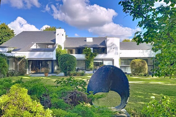 Uccle - Sublime villa Corbiau sur un beau terrain arboré