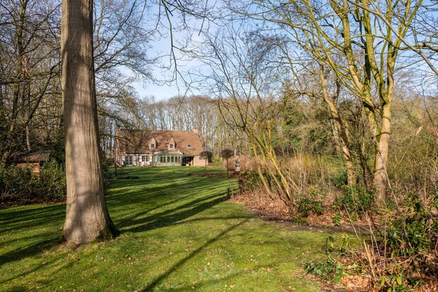 Residentieel gelegen villa op 4,2 hectare 